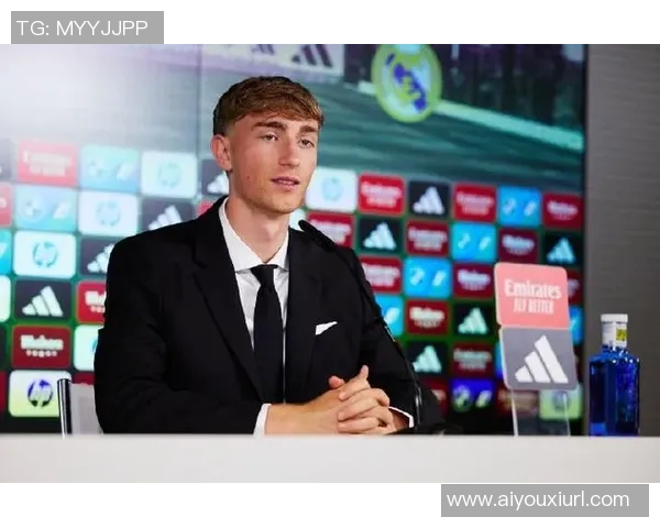 皇马全员集结阿诺德卡瓦哈尔赫伊森塞巴略斯齐聚训练场